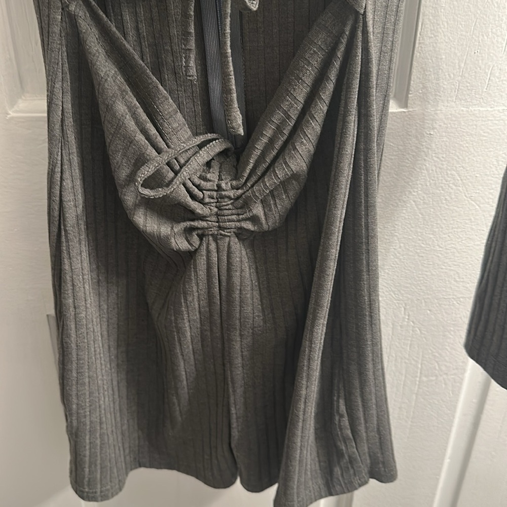 SHEIN gray ribbed knit, long sleeve dress. Cut out belly. Mini length size M - Picture 4 of 6